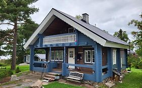3 Bedroom Cottage With Sauna By The Sea